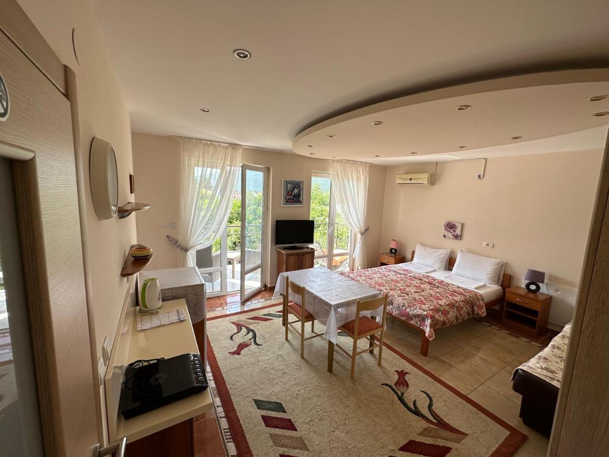 Villa Alla Bed And Breakfast Herceg Novi Exterior foto